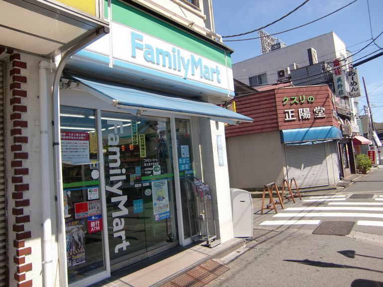 Convenience store. FamilyMart Fuji shop Koyasudori store up (convenience store) 413m