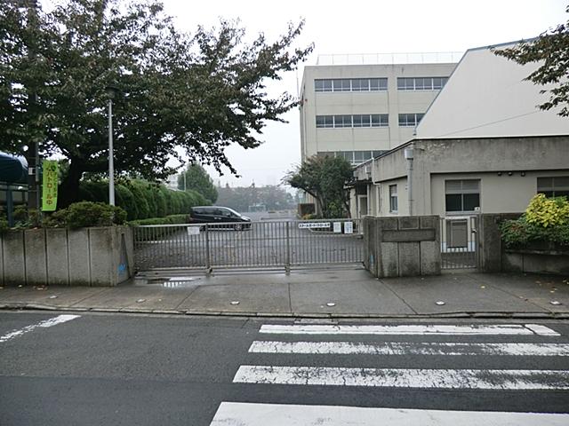 Primary school. Urashima to elementary school 750m