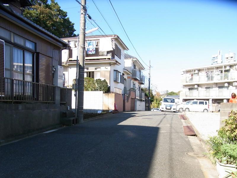 Local photos, including front road. Frontal road