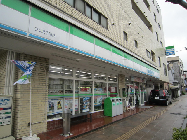 Convenience store. (Convenience store) to 759m