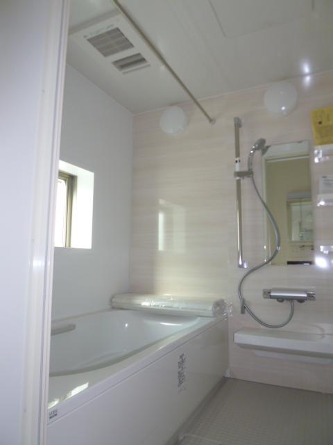 Bathroom. Semi-automatic reheating function with bathroom. With bathroom dryer.