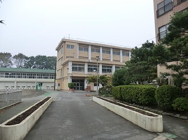 Primary school. 550m to Yokohama Municipal Mitsuzawa Elementary School