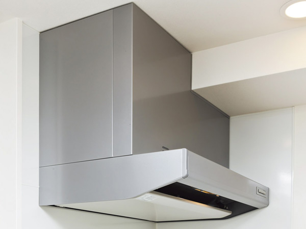 Kitchen.  [Easy to clean range hood] Remove also easy, Enamel rectification Backed range hood that oil dirt wiped whip. Efficiently ventilate the smoke and odor generated during cooking.