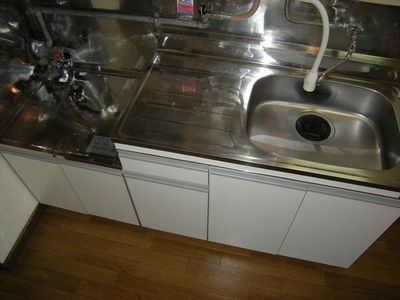 Kitchen. Dishes of wide spread two-burner gas stove can be installed