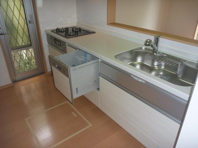 Same specifications photo (kitchen). Amount of storage and the ease of use and a sliding storage type and the standard specification, It is a kitchen that was stuck to the ease of care.  Also made fun of quiet design sink and in excellent artificial marble of the interior of the top such as refreshing and functional daily cuisine