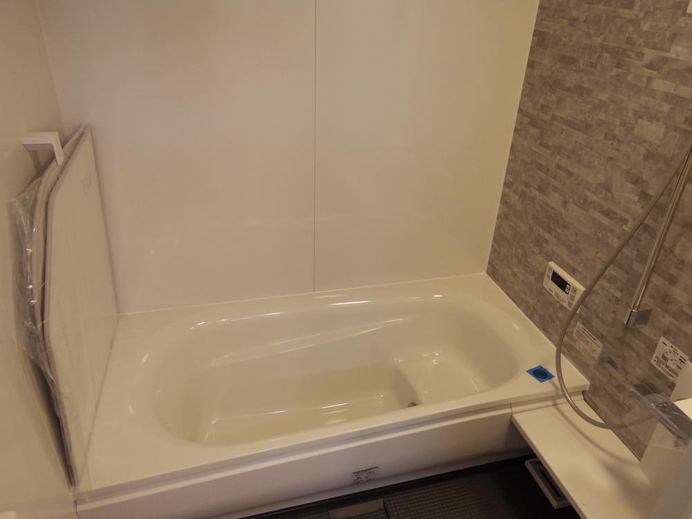 Bathroom. Indoor (12 May 2013) Shooting 1 tsubo unit bus. With bathroom drying heater. 