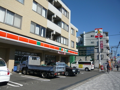 Convenience store. 165m until Thanksgiving (convenience store)