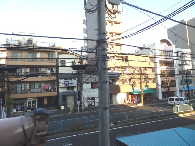 View. Two-sided lighting of the bright rooms