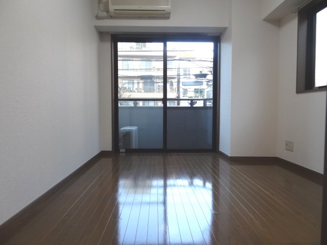 Living and room. Two-sided lighting