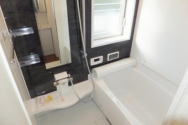 Same specifications photo (bathroom)