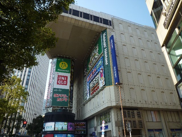 Shopping centre. Yodobashi 2500m until the camera (shopping center)