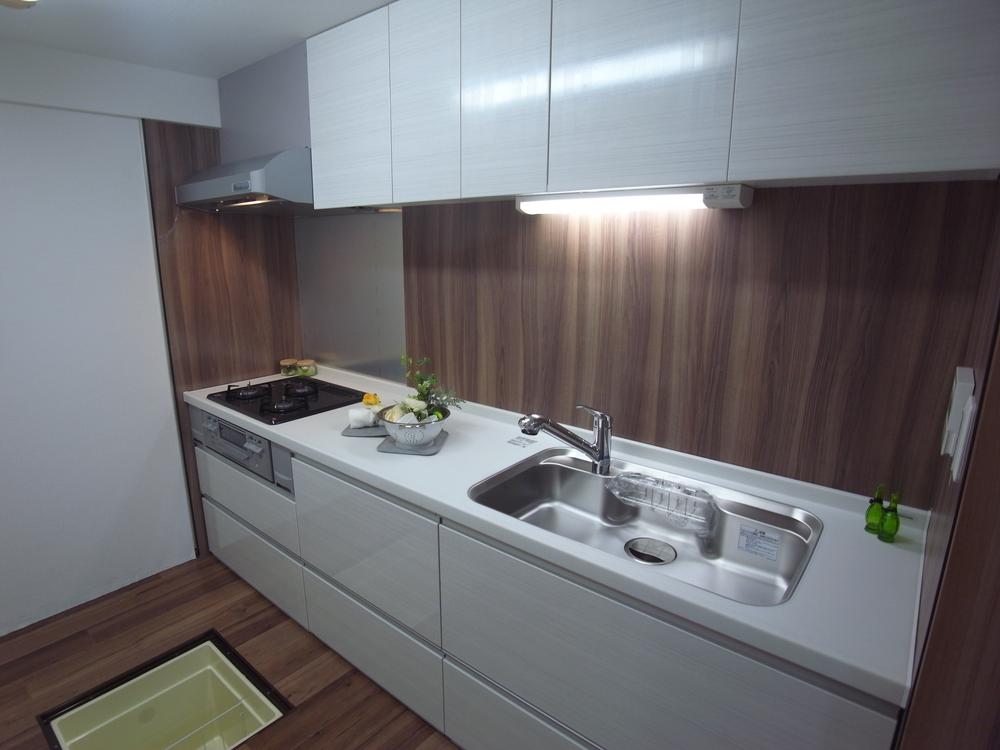 Kitchen. The kitchen has under-floor storage