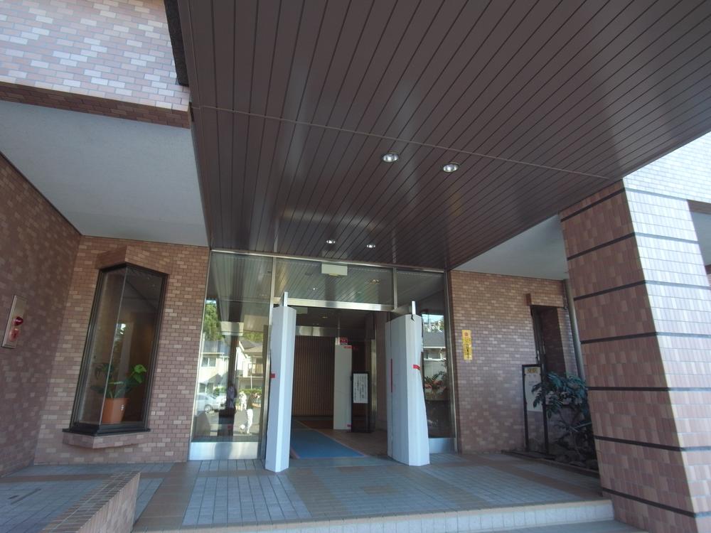 Entrance. Local (September 2013) Shooting