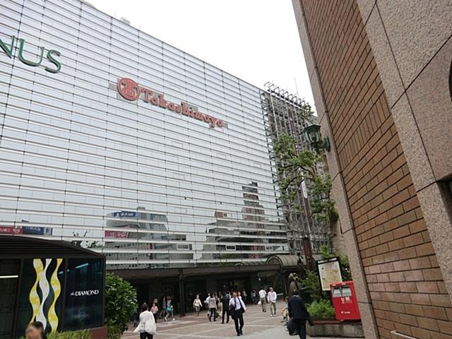 Shopping centre. 500m to Takashimaya