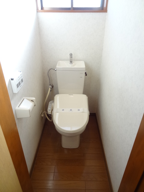 Toilet. Warm water washing toilet seat ・ Madoyu
