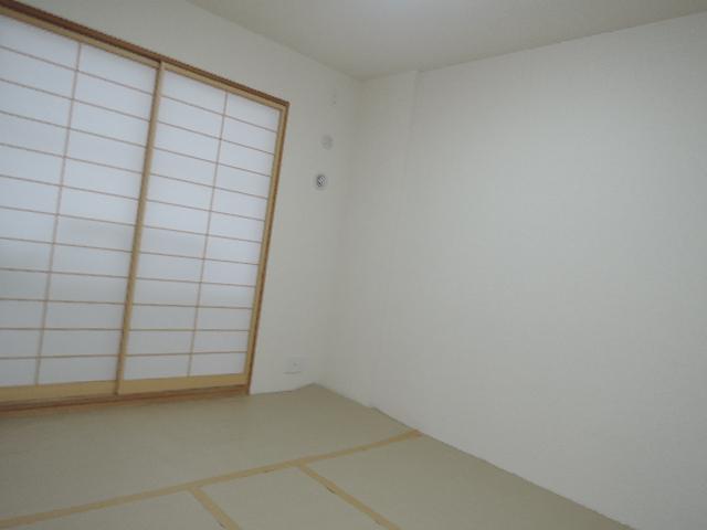 Non-living room. 6 Pledge Japanese-style room