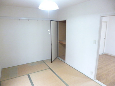 Living and room. Japanese-style room 6 quires space!
