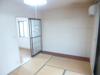 Living and room. Japanese-style room 6 quires space!