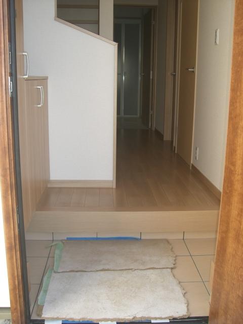 Entrance. A spacious entrance.