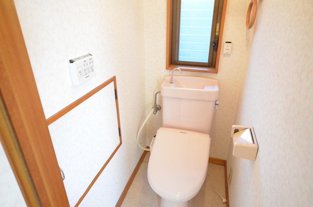Toilet. Indoor (01 May 2013) Shooting