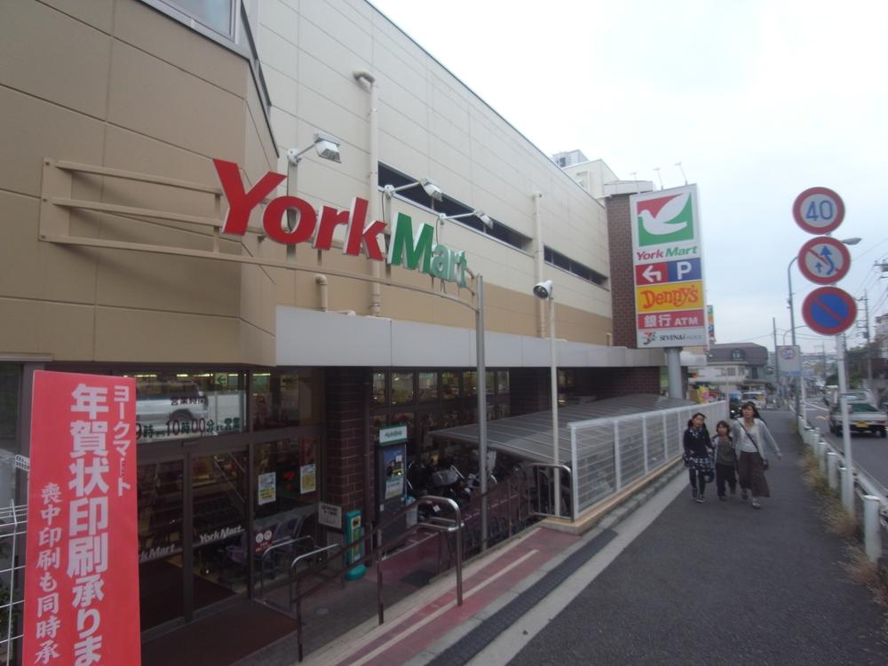 Supermarket. York Mart Myorenji 300m to the store