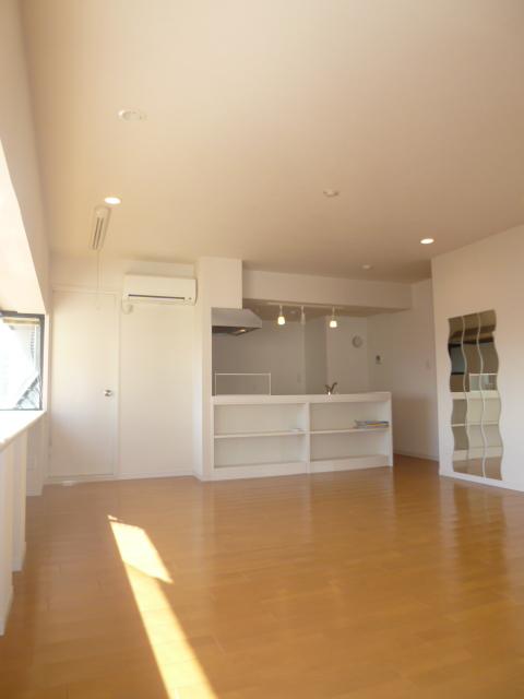 Living. 20 Pledge more spacious LDK ・ Partition is possible
