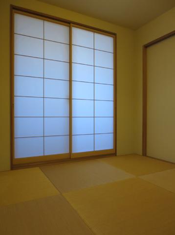 Non-living room. Modern Japanese-style Ryukyu tatami.