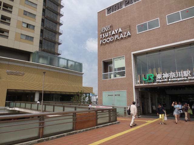 station. Flat in the 37m pedestrian deck to Higashi-Kanagawa Station, About is 37m.