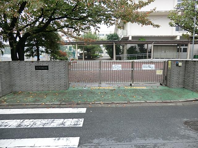 Primary school. 706m to Yokohama Municipal Shirahata Elementary School