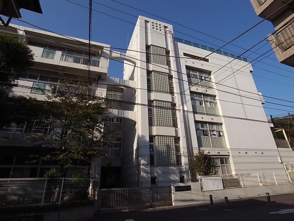Primary school. 660m very beautiful elementary school to Yokohama Municipal Nishiterao second elementary school.