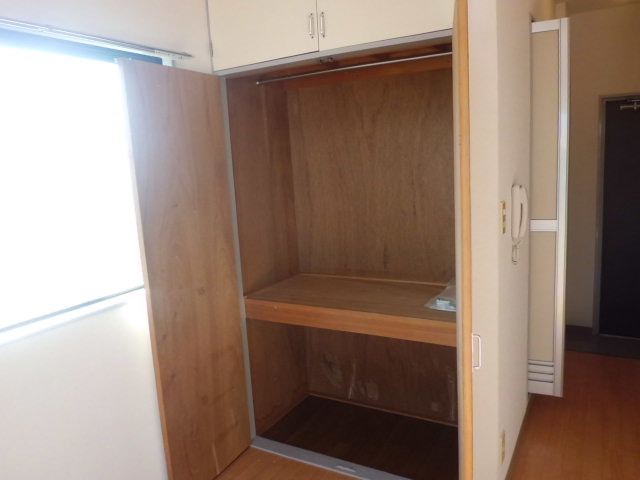 Receipt. Storage rich and the room also clean (* ^^) v
