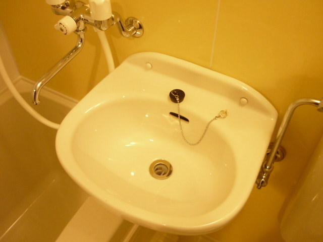 Washroom. Wash basin