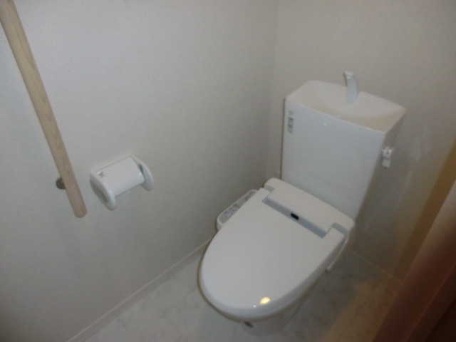 Toilet. Washlet Yes