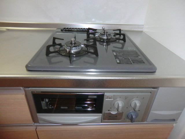 Kitchen. Two-burner stove ・ With grill!