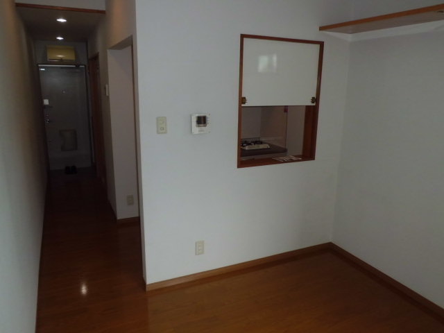 Other room space. Stylish counter kitchen