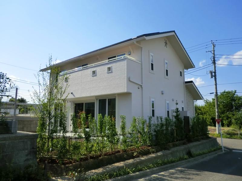Local photos, including front road.  ※ reference Newly built single-family (August 2013) Shooting