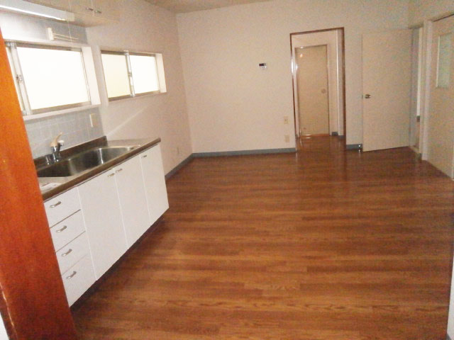 Living and room. Spacious 12.3 tatami LDK!