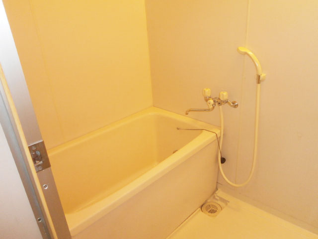Bath. Reheating function with bathroom!