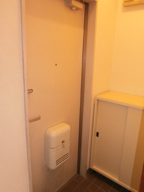 Entrance. Shoe box is included!