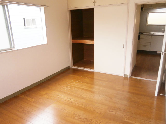 Other room space. All rooms have storage. The window is also large, bright ☆
