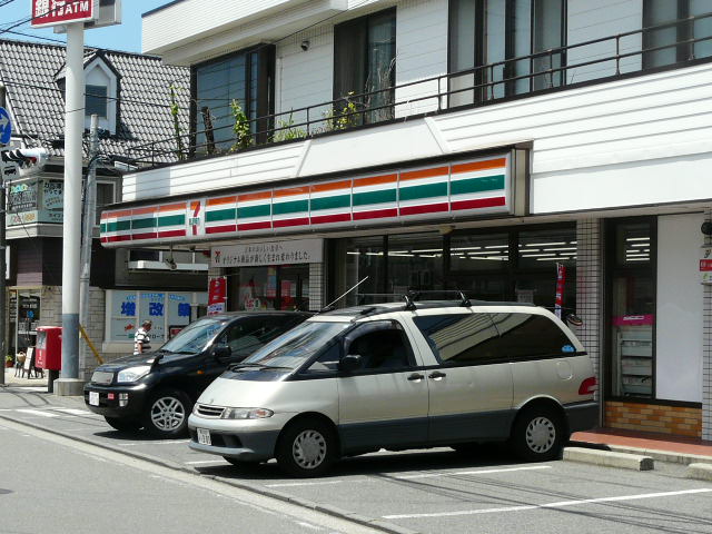 Convenience store. Seven-Eleven Yokohama Kamariyahigashi 3-chome up (convenience store) 222m