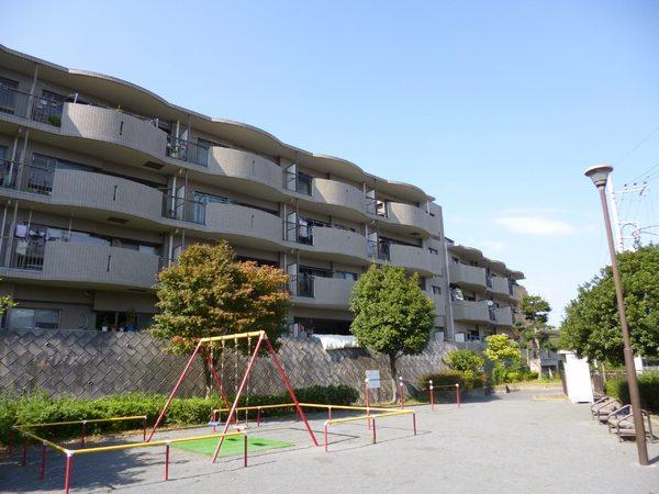 Local appearance photo. This apartment adjacent to the Hakusan second park