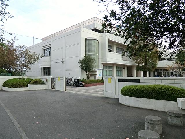 Junior high school. 1145m to Yokohama Municipal Kamariya junior high school
