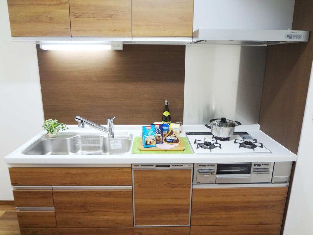 Kitchen. Indoor (12 May 2013) Shooting