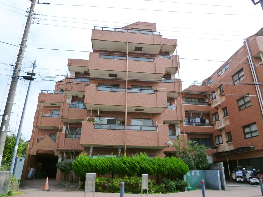 Local appearance photo. Local (12 May 2013) Shooting