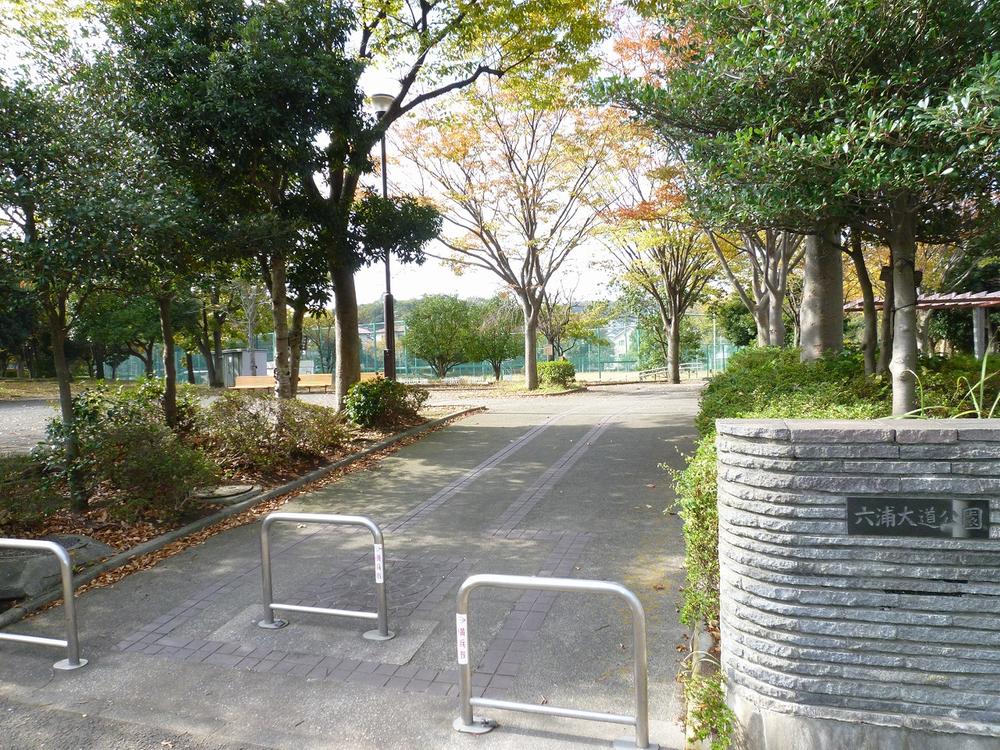 Other. Mutsuura Avenue park (about 50m)