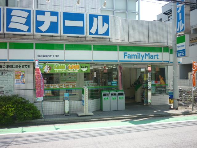 Convenience store. 918m to FamilyMart Yokohama Tomiokanishi seven-chome