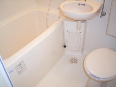 Bath.  ☆ bus ・ Toilet sharing (°°) ☆ 