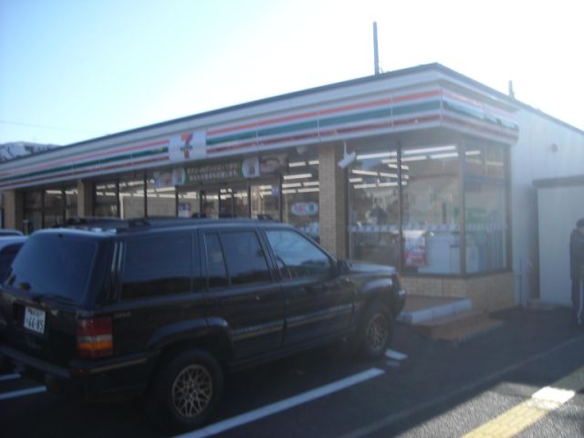 Convenience store. 280m to Seven-Eleven (convenience store)