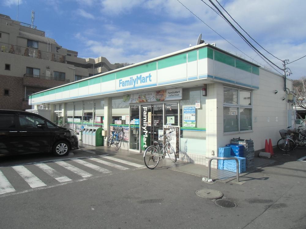 Convenience store. Convenience store close to, such as Family Mart 455m Lawson and Family Mart to Yokohama Hakkeijima shop. 